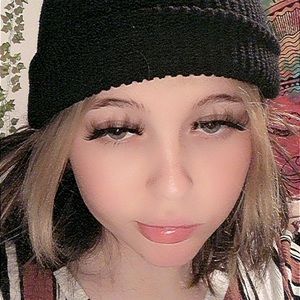 Meet your Posher, Layla